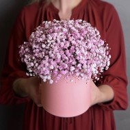 Шляпная коробка с розовой гипсофилой Шляпная коробка с розовой гипсофилой